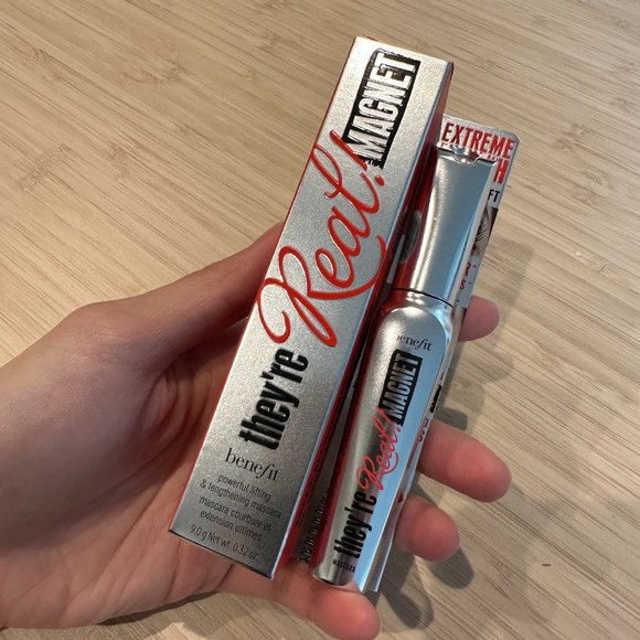 Benefit They're Real! Magnet Extreme Lengthening Mascara (NEW) - Picture 1 of 4